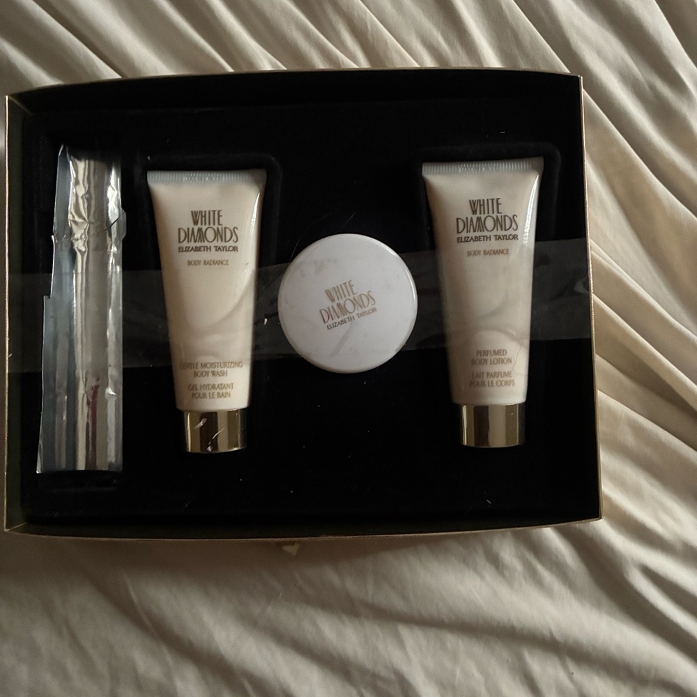 Body Essence Set - body wash, powder and lotion